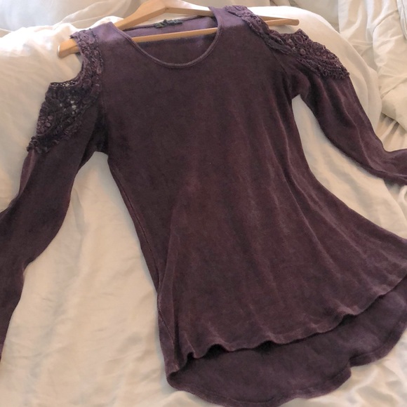 Stretchy asymmetrical open shoulder, purposeful fading. - Picture 3 of 3